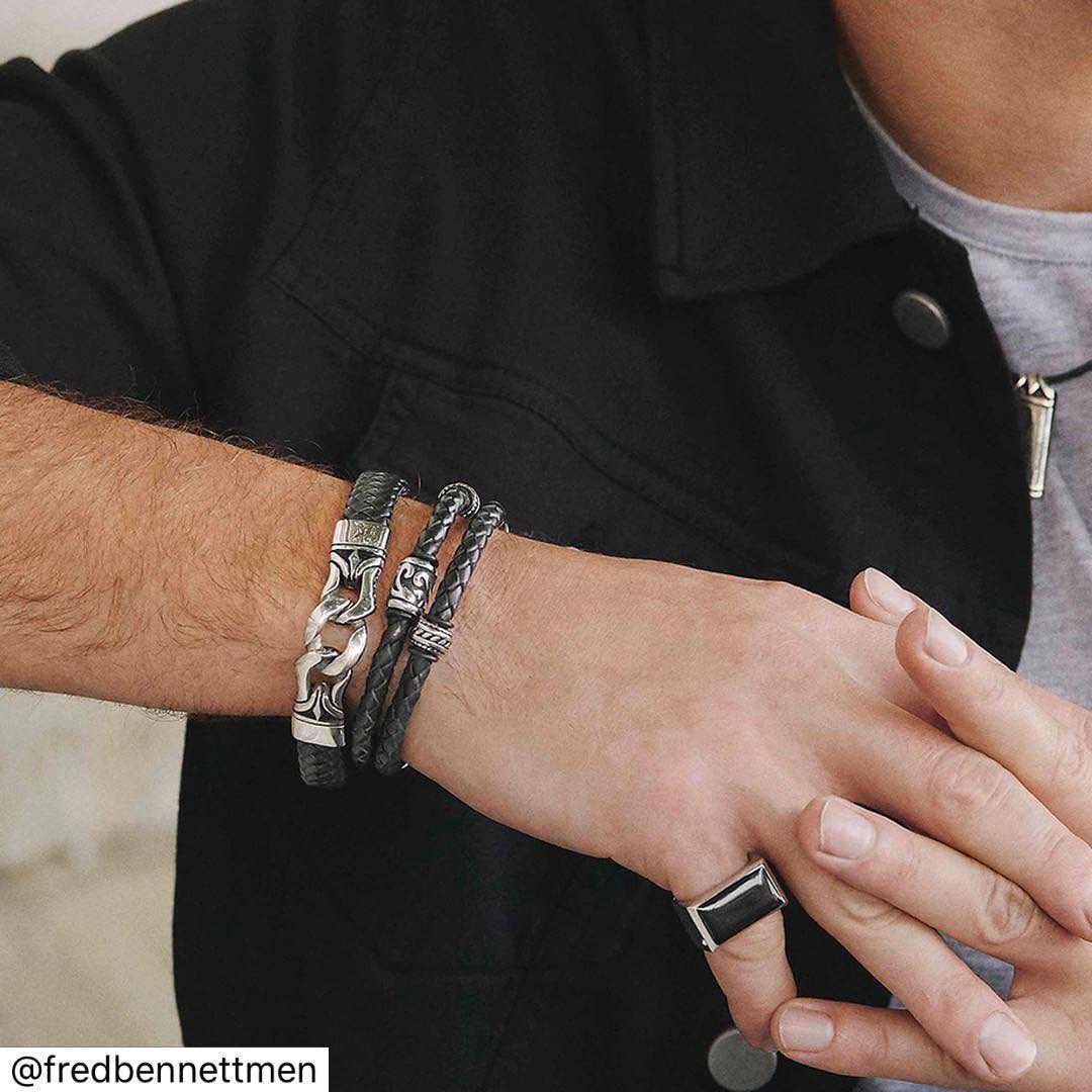 Treat him to a fashionable piece of Fred Bennett this Valentine’s Day, available in store and online! 
#fredbennett #modernman #mensjewellery #mensweardaily #mensstyle #mensaccessories #gift #giftfordad #engravablejewellery #engraveme #personal #gifting #valentinesday