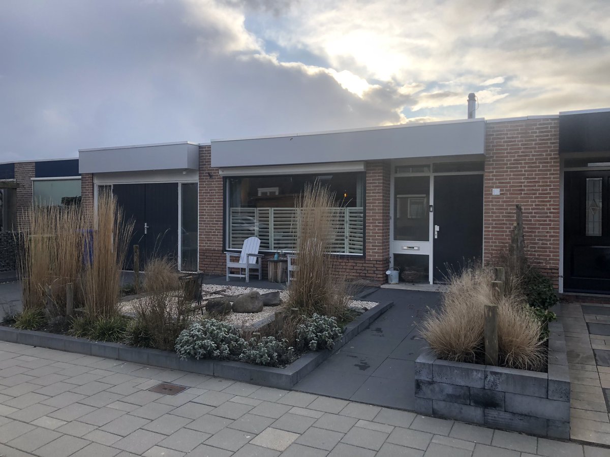 Nieuw in verkoop: Steenbank 10 Patiobungalow dus alles gelijkvloers met 3 slaapkamers en ruime patio. Dergelijke woningen komen maar zelden te koop. Kijk voor meer info op hlvastgoed.com/295/Urk-Steenb…