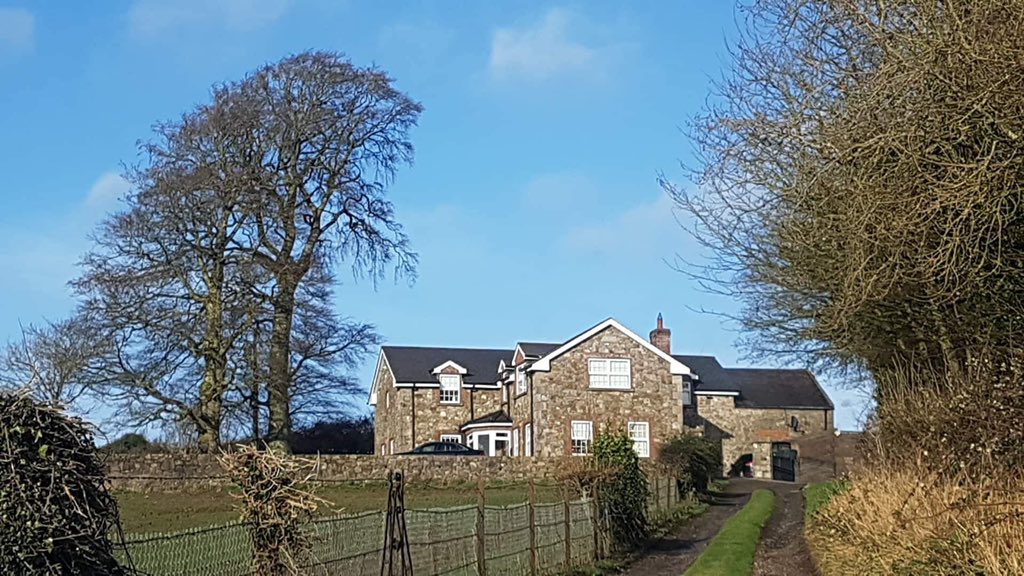 ShirleyFullam's tweet photo. Come visit our house in Ireland !! #askkevinperth https://t.co/TWmhTEBTTK