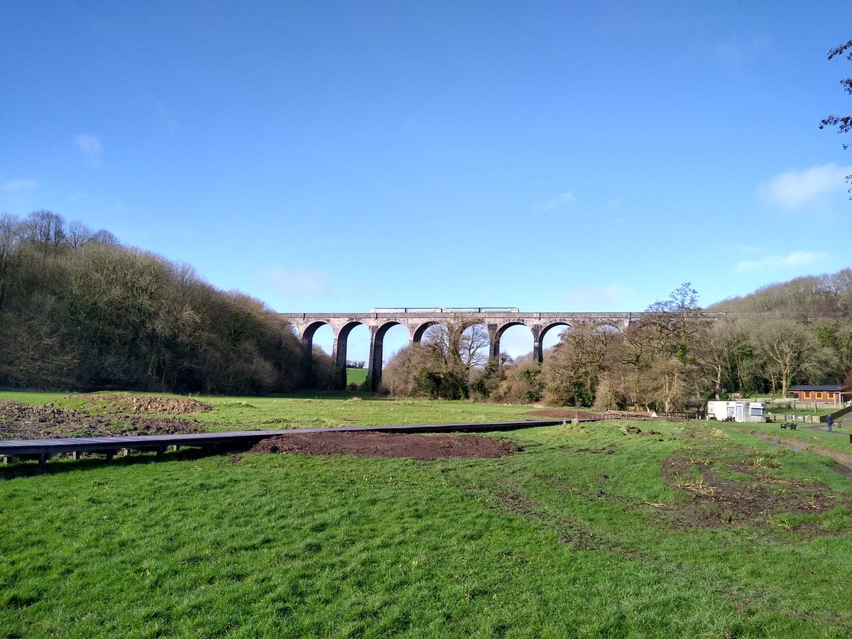 Green Flag judge training Day 2 and we still have sunshine in Porthkerry Park ,😎 <a href="/GreenFlagWales/">Parciau yng Nghymru</a> <a href="/Keep_Wales_Tidy/">Keep Wales Tidy</a> #GreenFlag #Volunteering