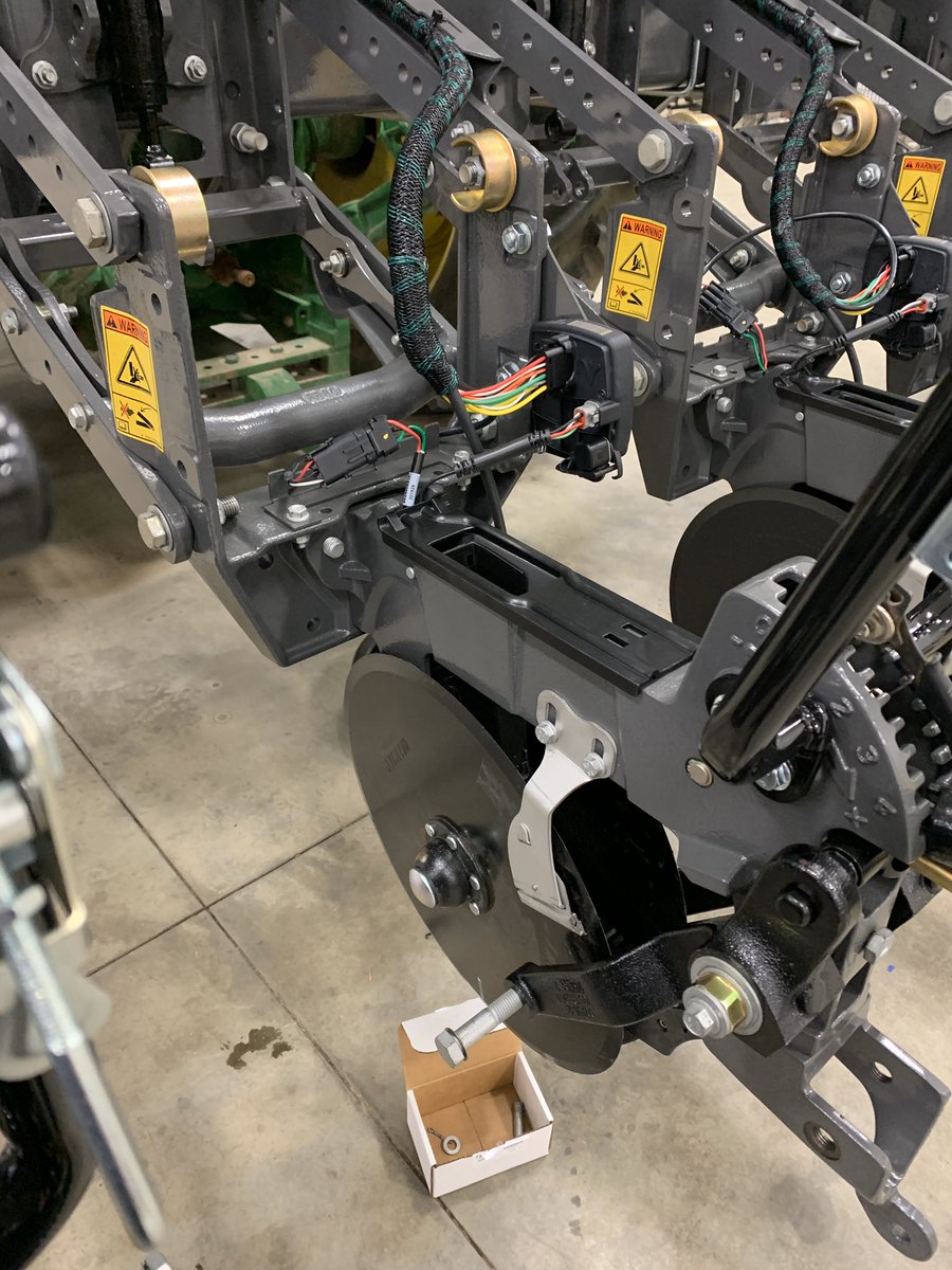 j_0Neil's tweet photo. Planter build moving along, looks more like a planter now #plant2020 #poweredbyprecision https://t.co/2kmRe4dg09