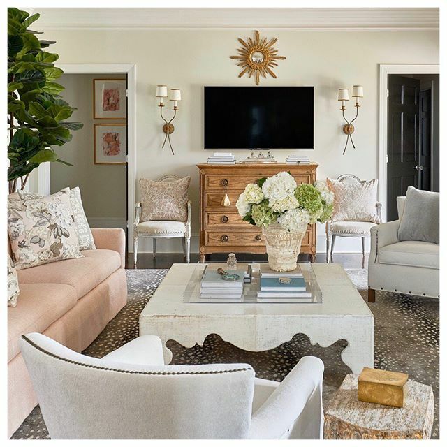 💗 I live in a house full of boys 🤷🏻‍♀️ so the way I see it is, I *deserve* a pink sofa. 😉 💗(📸 @_dpphoto_) ift.tt/3bwowmm