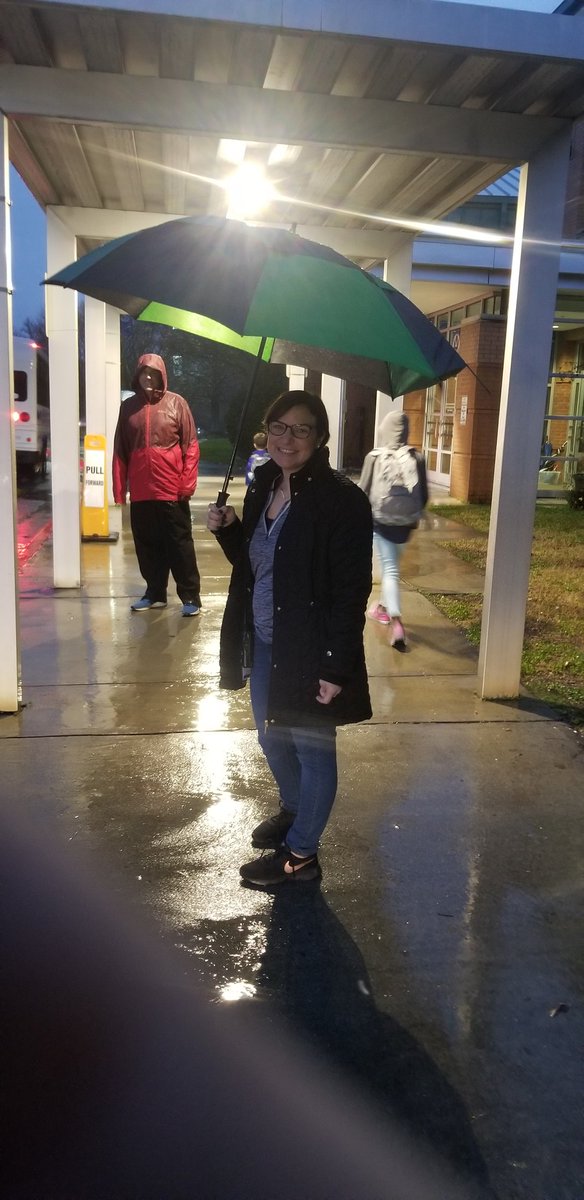 Last day of carpool duty for this special AP <a href="/erinnusnbaum/">Erin Nusnbaum</a>. I will miss working with you on a daily basis. You are one of the best! 😁 <a href="/ShakeragElem/">Shakerag Elementary</a>