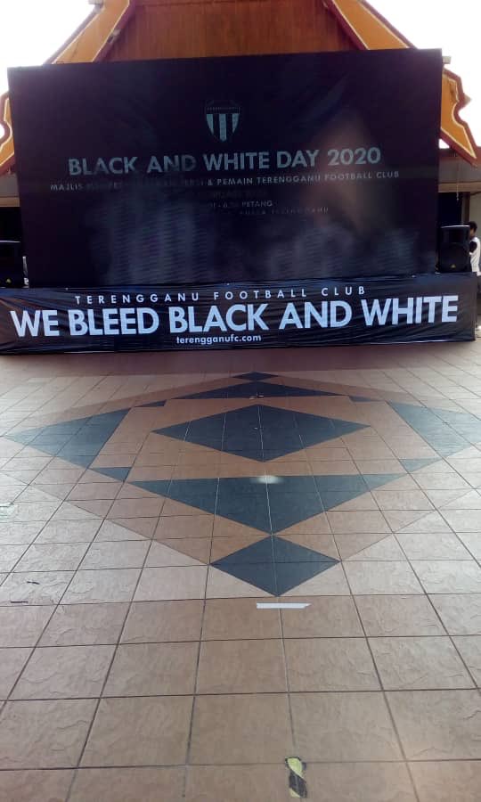 Pemasangan &amp; persediaan portable AC sempena pelancaran jersi pasukan Terengganu Football Club (TFC) di Batu Buruk, Kuala Terengganu

#WeBleedBlackAndWhite 
#JkrTrgMolekSokmo

<a href="/adamsidekgmail1/">Adam Sidek</a> <a href="/yusufghani200/">تذكرة</a> <a href="/razgrid1/">🇲🇾 Razdwan Kasim</a> <a href="/JKRTerengganu/">JKR Terengganu</a> <a href="/JKR_CKM/">JKR CAW. KEJ. MEKANIKAL</a>