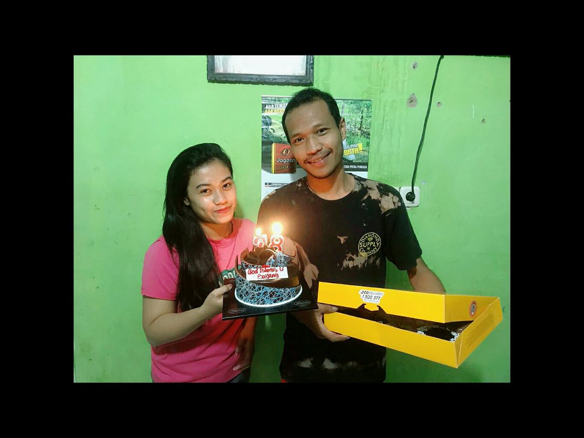 DMRP6's tweet photo. Happy birthday hasian 😚 https://t.co/AcQAqQ4kzl
