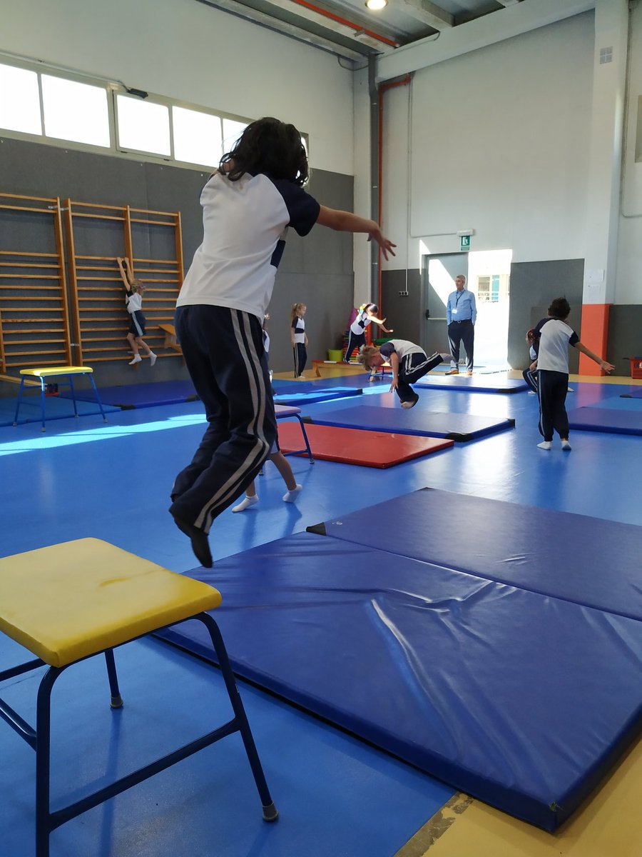 raul_rodr15's tweet photo. And after 5 weeks of getting better at gymnastic skills today Year 3 learnt how to use them on equipment @Chris_Akin @LaudeLES #LESGettingBetter #LESRocks #PEPrimary https://t.co/f9wuvXZxNA