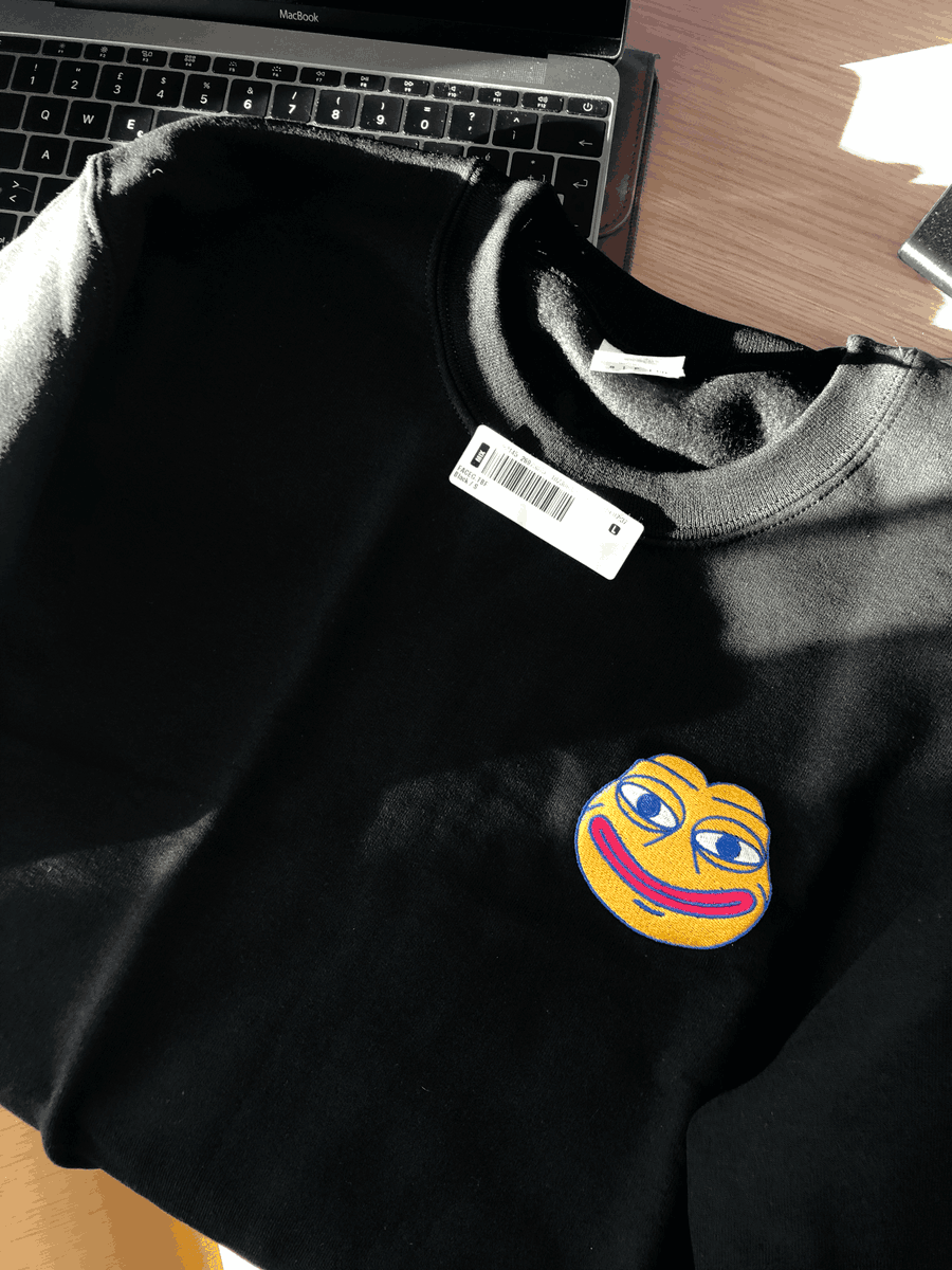 BananoStore's tweet image. Our pepe sweater looks crisp af 🔥
Note: the new model on our store has a slightly smaller embroidery than this one on the photo 👌