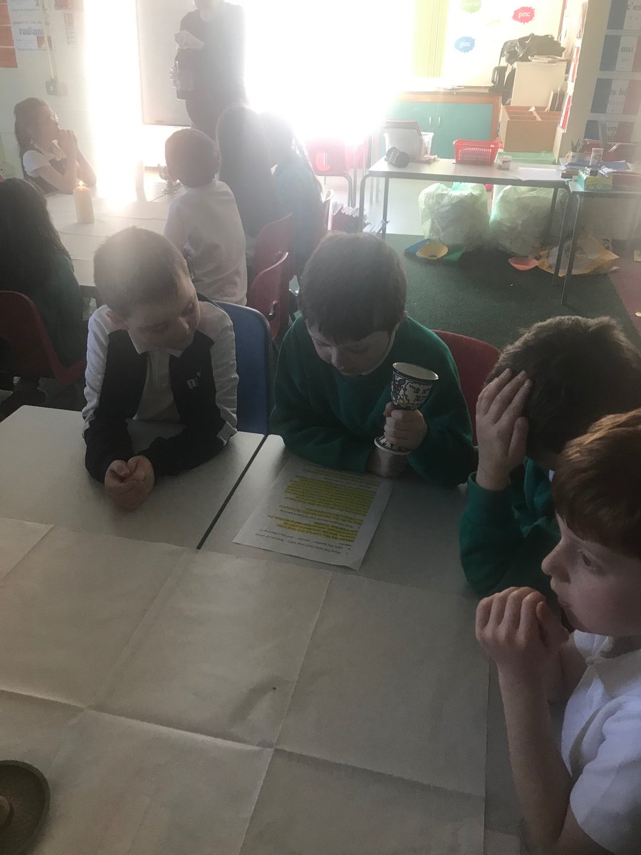 Springwood_Prm's tweet image. #springraglan are blessing the Shabbat and the wine.