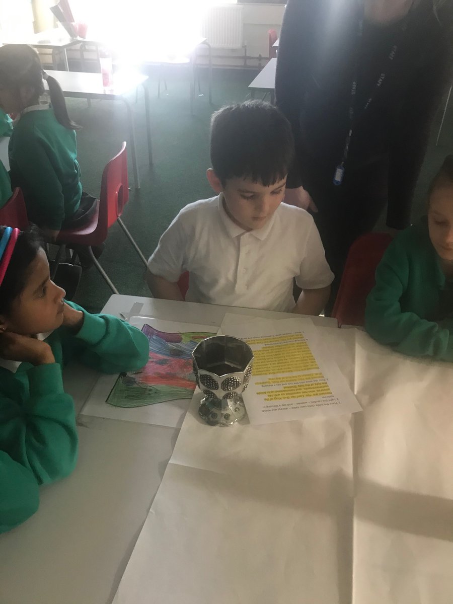 Springwood_Prm's tweet image. #springraglan are blessing the Shabbat and the wine.