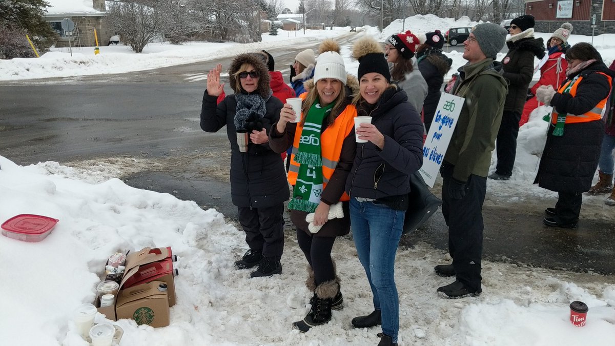 Déjà plus de 100 klaxons et salutations! Merci pour le support des parents et de la communauté! <a href="/aefo_unite66/">AEFO - Unité 66</a> <a href="/AEFO_ON_CA/">AEFO</a> <a href="/aefopresidence/">Gabrielle Lemieux</a>