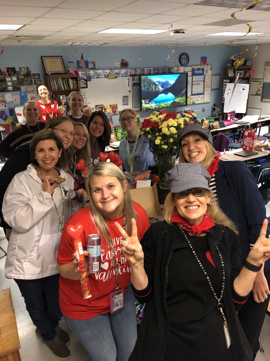 PrincipalPollyT's tweet photo. The treat trolley is rolling down the hall at Chestatee! Teacher, Will you be our valentine? We ❤️❤️❤️ u!! ⁦@ChestateeES⁩ ⁦@FCSchoolsGA⁩ https://t.co/CrtHeCQFrB
