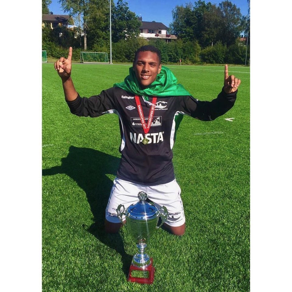 Douglas Mello er 20 år og forsterker forsvaret vårt kommende sesong. Begge våre nye brasilianere slutter seg til troppen i mars🔴⚽️