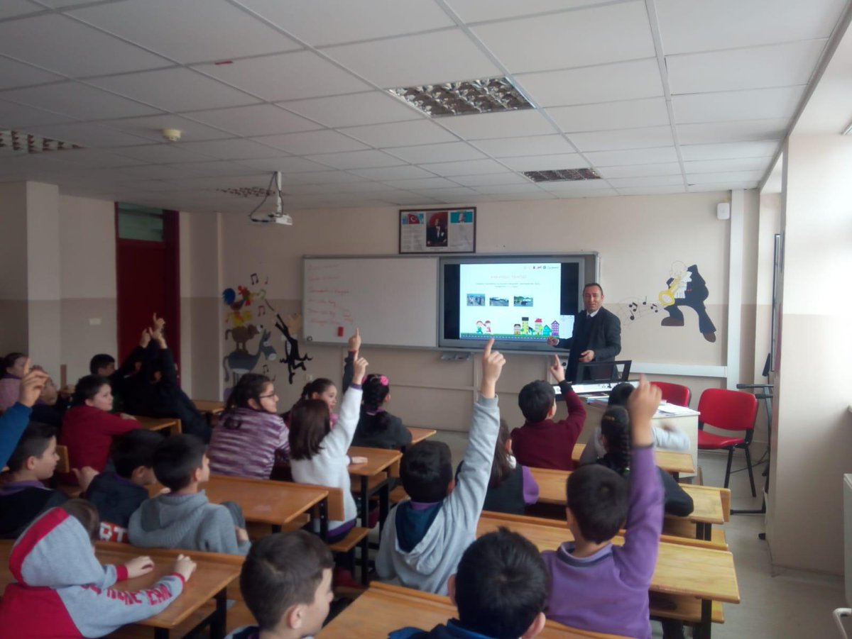 "İyi Dersler Şoför Amca!" Projesi kapsamında okulumuz 4. sınıf öğrencilerine Şube Müdürümüz Sayın Ömer MEDİN tarafından öğrenci eğitimi gerçekleşitirildi. <a href="/OmerMedin/">Ömer MEDİN</a> <a href="/ozturknihat72/">nihat ozturk</a> <a href="/Ordu_MEM/">Ordu İl Millî Eğitim Müdürlüğü</a> <a href="/GolkoyM/">Gölköy İlçe Milli Eğitim Müdürlüğü</a>