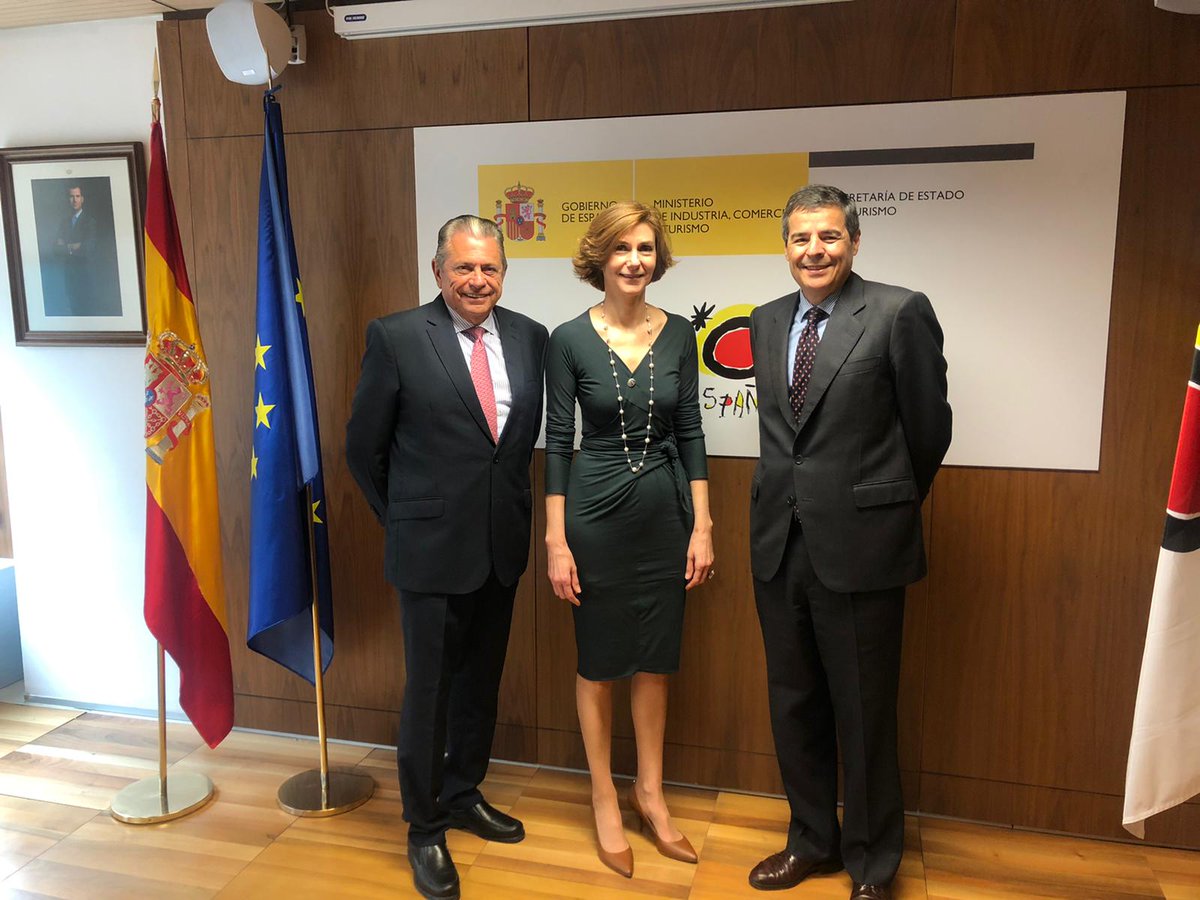 CEHEhosteleria's tweet photo. 🔴Hoy hemos presentado a @IsabelMOliver de @TurismoEspGob, junto a @jacobo_olalla de @CervecerosES, la alianza #COMPETUR para impulsar y fomentar la competitividad del #turismo español.
#HosteleríaEspaña #TurismoEspañol https://t.co/A5sMZTS6ym