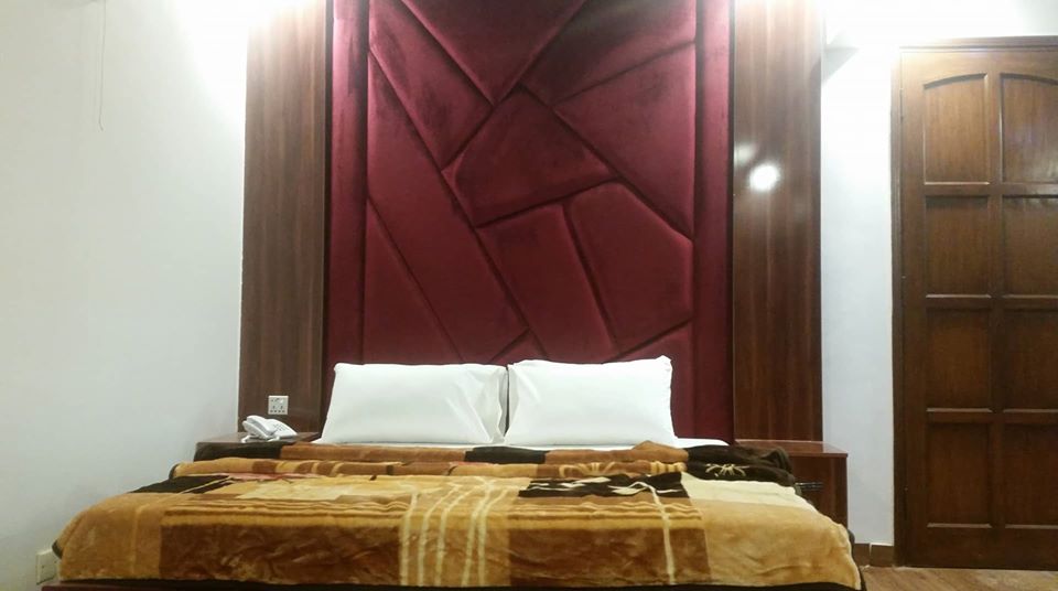 HotelComfortIn4's tweet photo. #Hotel Comfort INN #Clifton #Karachi
Deluxe #Room : PKR 6000/=
Modern Rooms
Breakfast
24hrWifi
Car Parking included in rate.
Call at +0092-03095748060 to book today
#BilawalChowrangi #HBLPSLV #PSL5 #PSLV #PSL2020 #Tayyarhain  #HotelComfortINN #BeautifulPakistan #VisitPakistan2020 https://t.co/OckZoqruUC