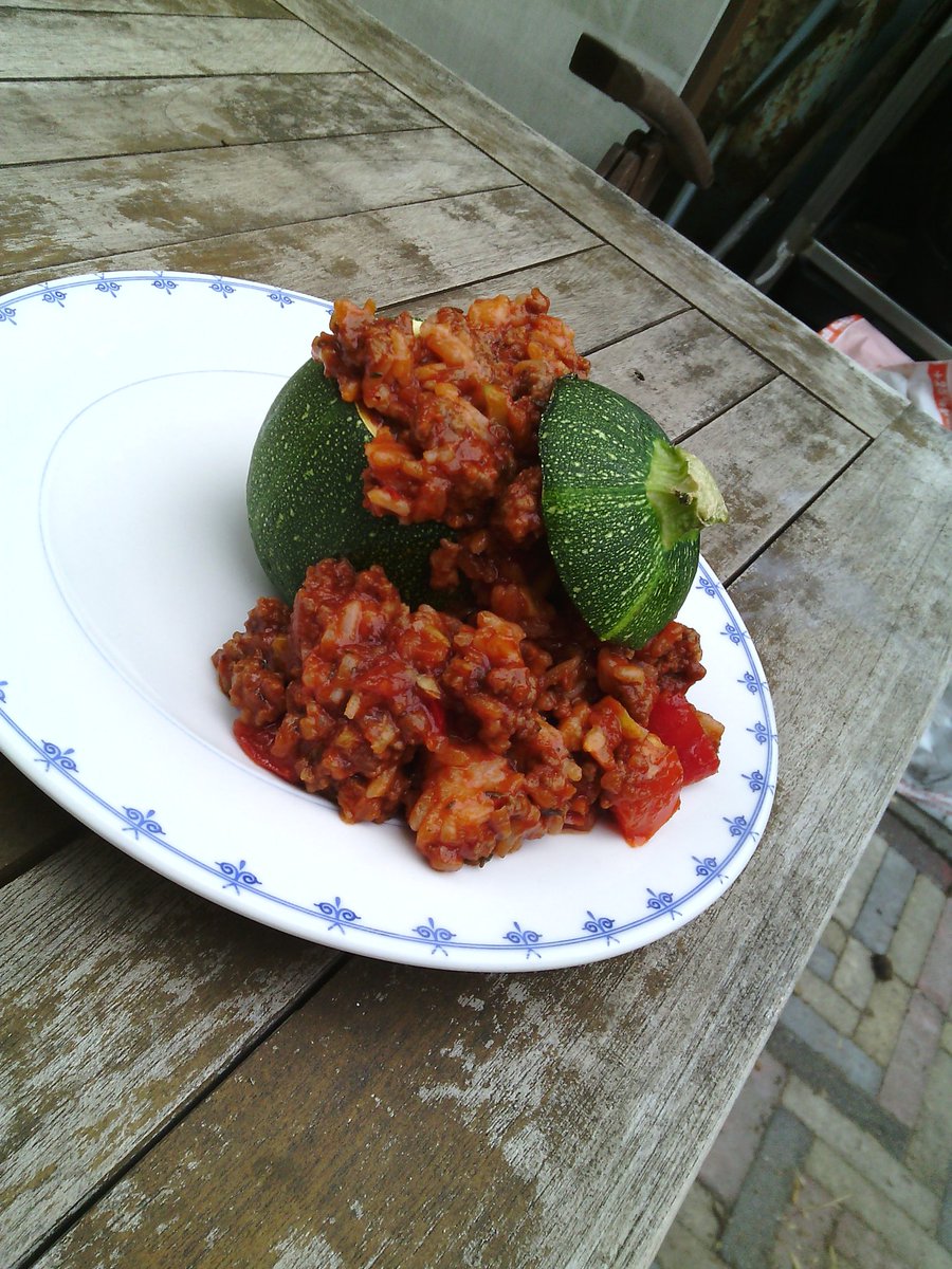 AlbionCrafts's tweet photo. @GordonRamsay 
What do you think? This is from 2 years during the summer when I first started cooking.
Inspiration came from a dish my uncle made using normal zuchinni's https://t.co/JHQjbuocgB