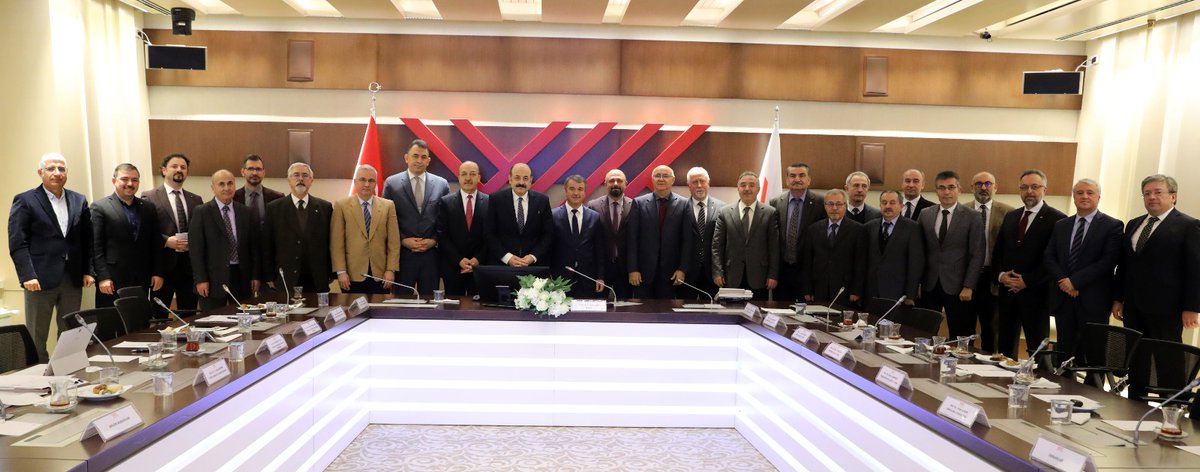 3- Yükseköğretim kurumlarımızda mevcut olan coğrafya programlarının durumlarını ele aldığımız ve çok verimli geçen toplantıda, coğrafya eğitiminde kaliteyi yükseltici atılacak adımları da müzakere ettik.