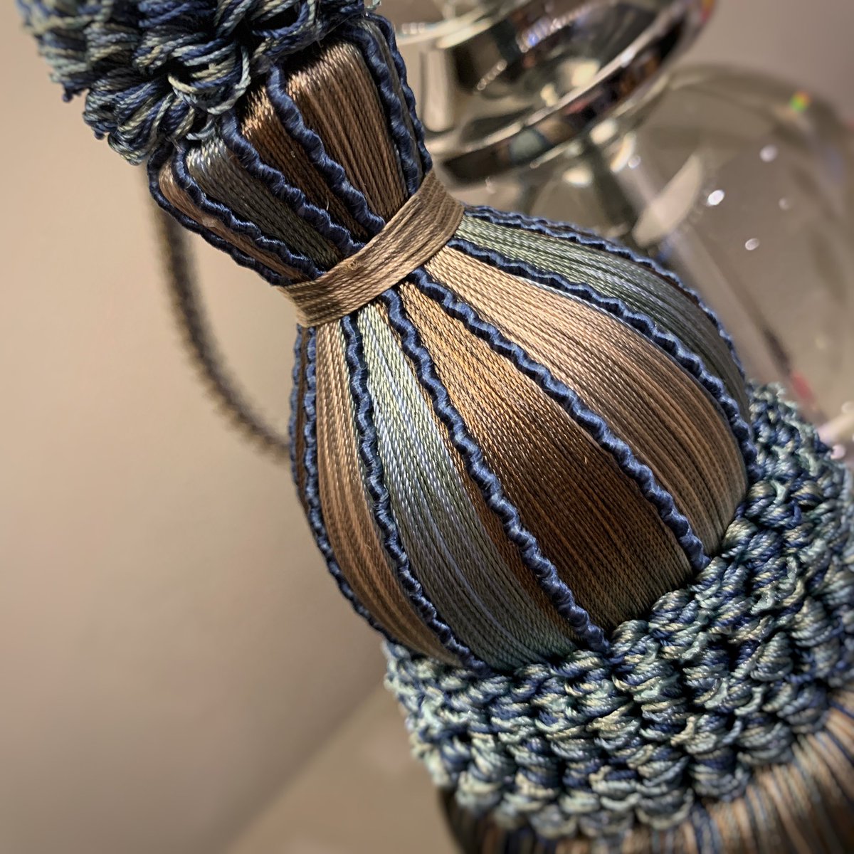 troynorthltd's tweet photo. Such simple elegance, it speaks for itself. 
#tasseltakeoverthursday #interiordesign #interiors #tassels #luxury #loveyourhome https://t.co/tk5tl1hv8q