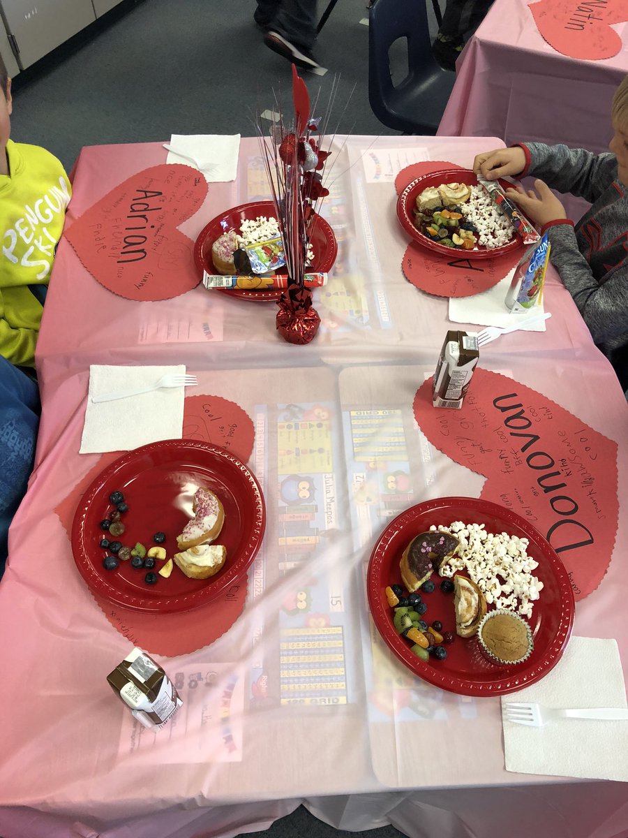 JanelleNG3's tweet photo. Lots of love through fancy classroom celebrations at Mitchell today! @JeffcoSchoolsCo https://t.co/ICiDWxq8L6