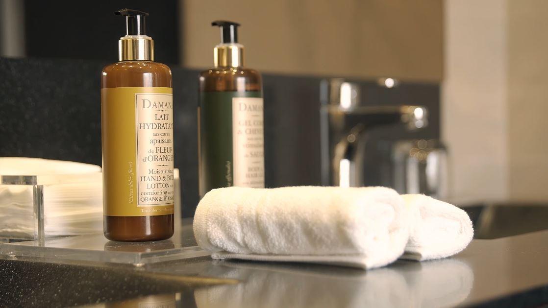 Desde febrero las tradicionales amenities de las habitaciones de nuestros hoteles comenzaron a ser reemplazadas por dispensadores reciclables de productos cosméticos naturales de la marca francesa Damana. #ExperienciaCumbres
