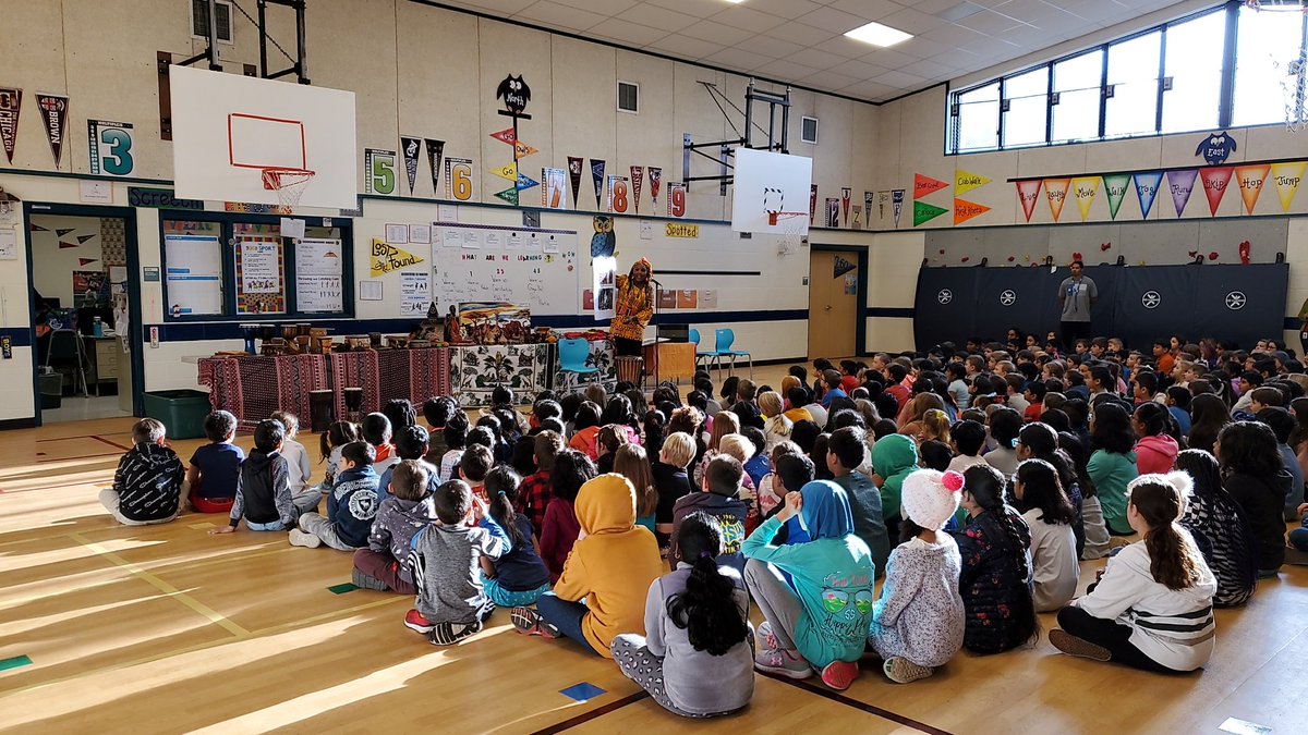 CarawayMstroRet's tweet photo. African culture presentation. Fabulous time! https://t.co/Oq2D0kq2Bl