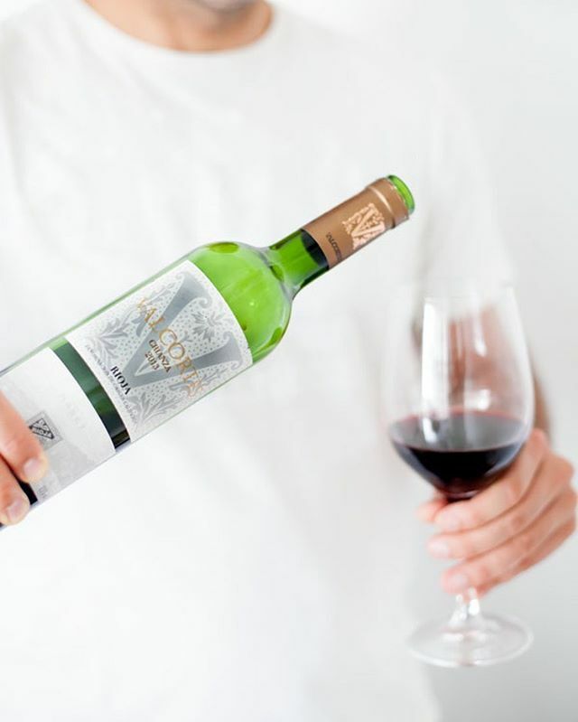 Recetasdemon's tweet photo. Dos copas de este vino precisamente me tomé ayer después de unas horitas amenizadas por rabietas y pataletas patrocinadas por mis hijos. Desde el “no me quiero bañar” hasta el enfado con el mundo por estar cansados en toda su gama de grises.
Así que por … https://t.co/xYwnKYGoQQ https://t.co/VeOlZqGWek