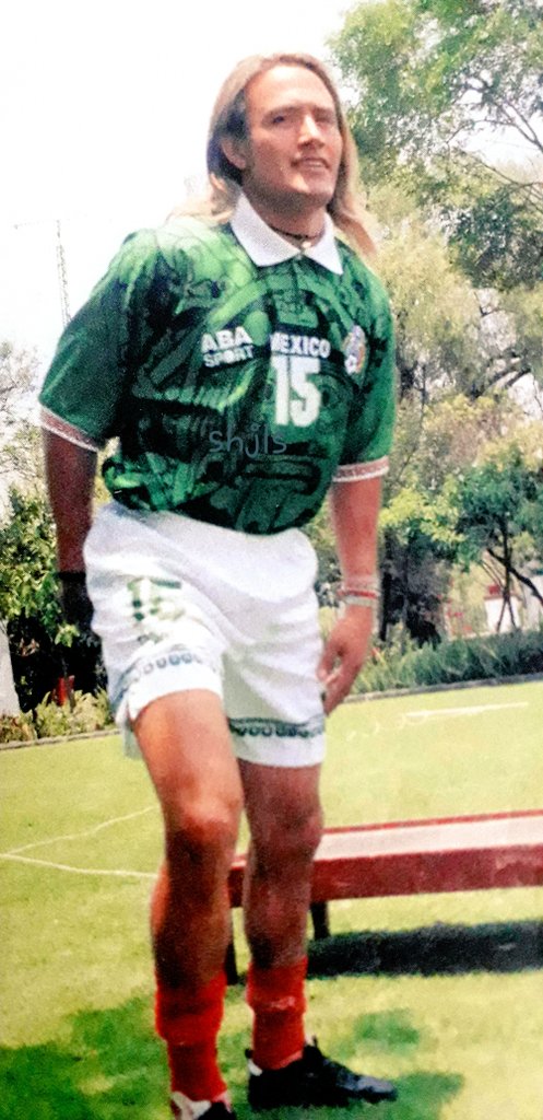 ShinitoJoseLuis's tweet photo. #Holasoy Luis A Hernández mejor conocido como el "Matador" 

Jugué en varios equipos de nuestra @LigaBBVAMX  y tuve un breve paso por el Fútbol Argentino.

De mis mejores recuerdos sin duda la Copa Del Mundo 1998. https://t.co/0xcgd5uCOM