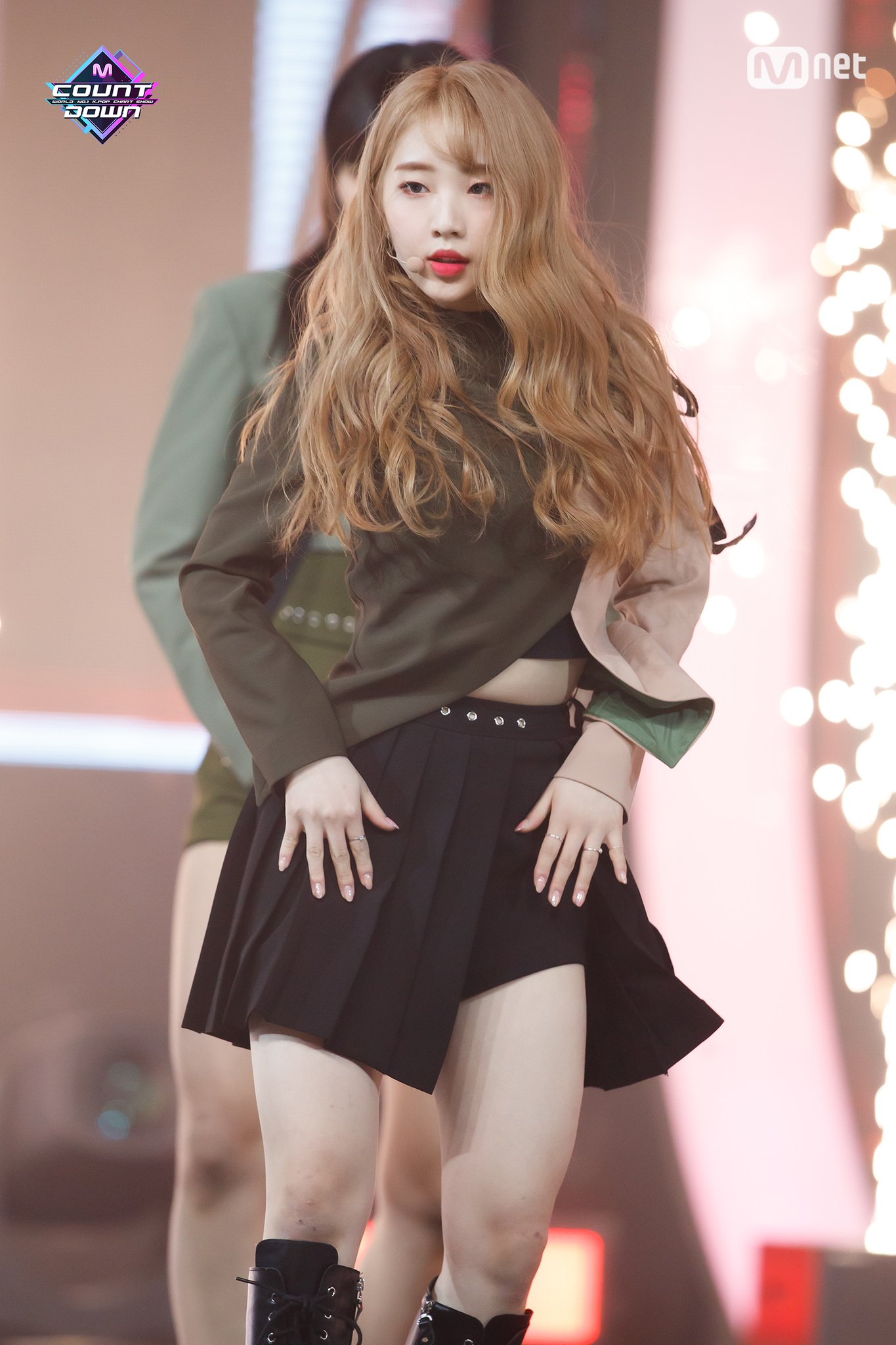 M COUNTDOWN on Twitter: "200213 #MCOUNTDOWN 현장포토 오빛들... 112 좀 불러주세요. 저 미아거든요... 이달소 마음속에서 길 잃은 미아... 도저히 탈출구를 찾을 수가 없어요.. 이달소 매력이 너무 블랙홀이라서♥ #이달의소녀 #LOONA #SoWhat 📺 https://t.co/qCi7rZ7IBi…