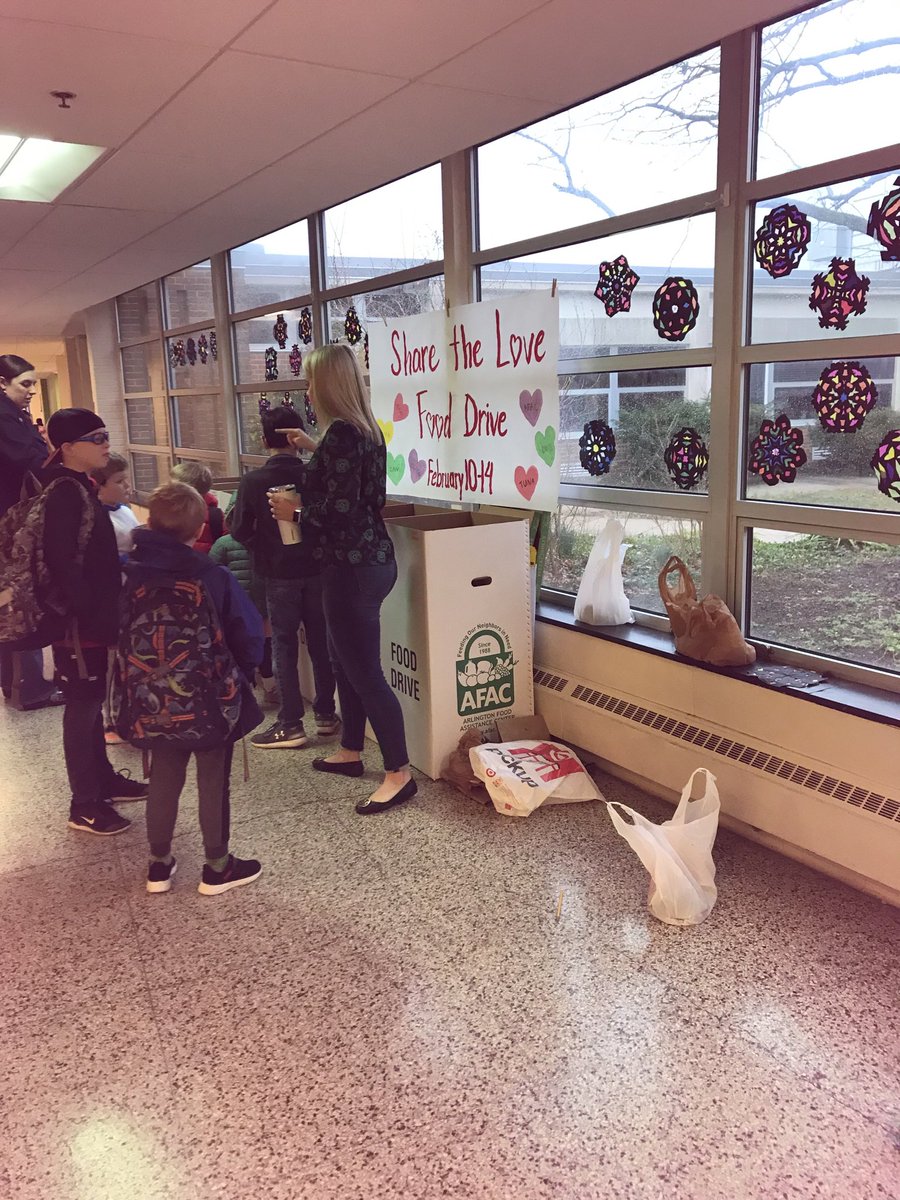 Ashlawneagles's tweet image. The boxes are starting to overflow! Way to go Eagles! Our partners ⁦@AFACfeeds⁩ will be so excited! #apsgetinvolved ⁦@VPLiaison⁩