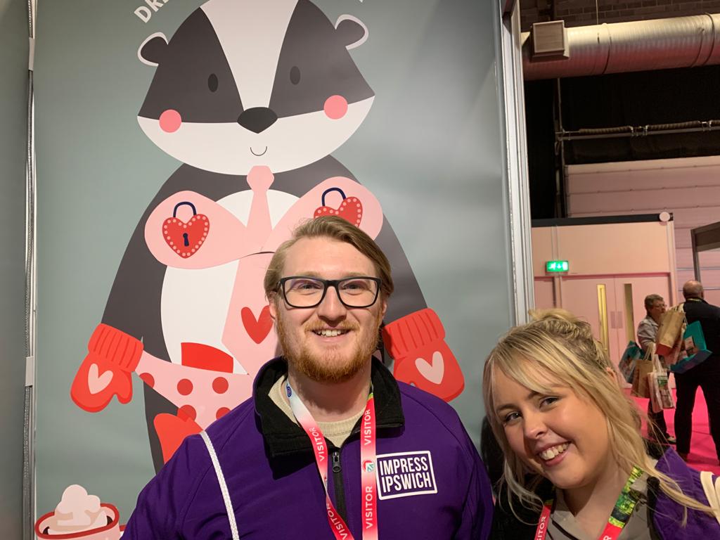 BadgerDesignLtd's tweet image. Great to see Holly and James from @ImpressIpswich at @MerchWorld_UK thanks for stopping buy and dressing up Berite! #merchworld