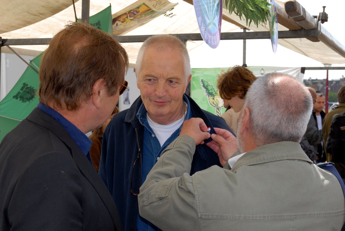 📢De maandelijkse <a href="/vocnederland/">VOC Nederland</a> komt er weer aan: dinsdag 18 februari, vanaf 13.00 uur, in het geheel vernieuwde Cannabis College in Amsterdam. Met als speciale gast VOC erevoorzitter en Cannabis College oprichter Henk Poncin!
voc-nederland.org/agenda/ #legalizeit #mmot