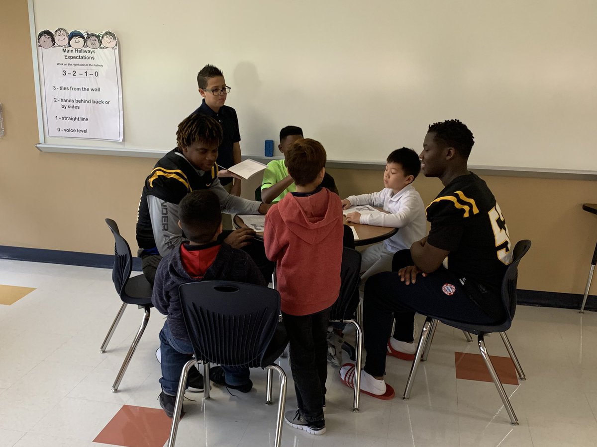 MarshallBuffs's tweet photo. Thank you @JES_Dragons for allowing @MarshallBuffs to come and read to your 4th graders! #ReadwithaBuff #〽️Block https://t.co/XQCzVztb4F