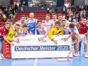 Philip Ibe als Teamarzt bei den deutschen Meisterschaften im Hallen-Hockey betaklinik.de/philip-ibe-als…