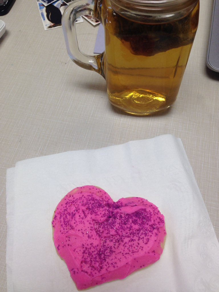 tessschoff1's tweet photo. A beautiful cookie from one of my SS. #kindnesscounts https://t.co/PUaPo5Vve3