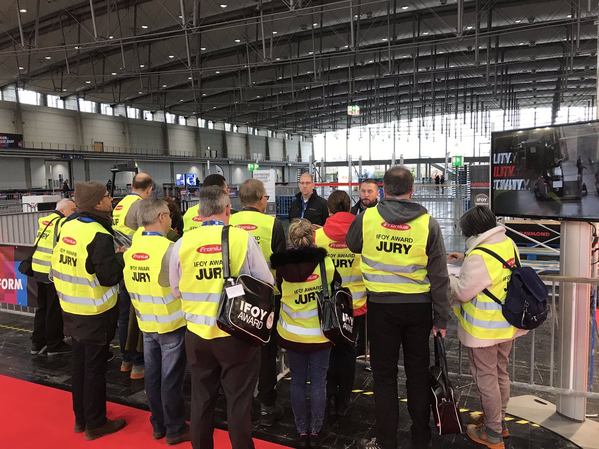 RaymondCorp's tweet image. We enjoyed showcasing the flexibility and versatility of the Raymond Courier 3030 automated stacker to the @IFOY_AWARD jury today. Jury members also had the chance to train and run a route themselves. #IFOY2020