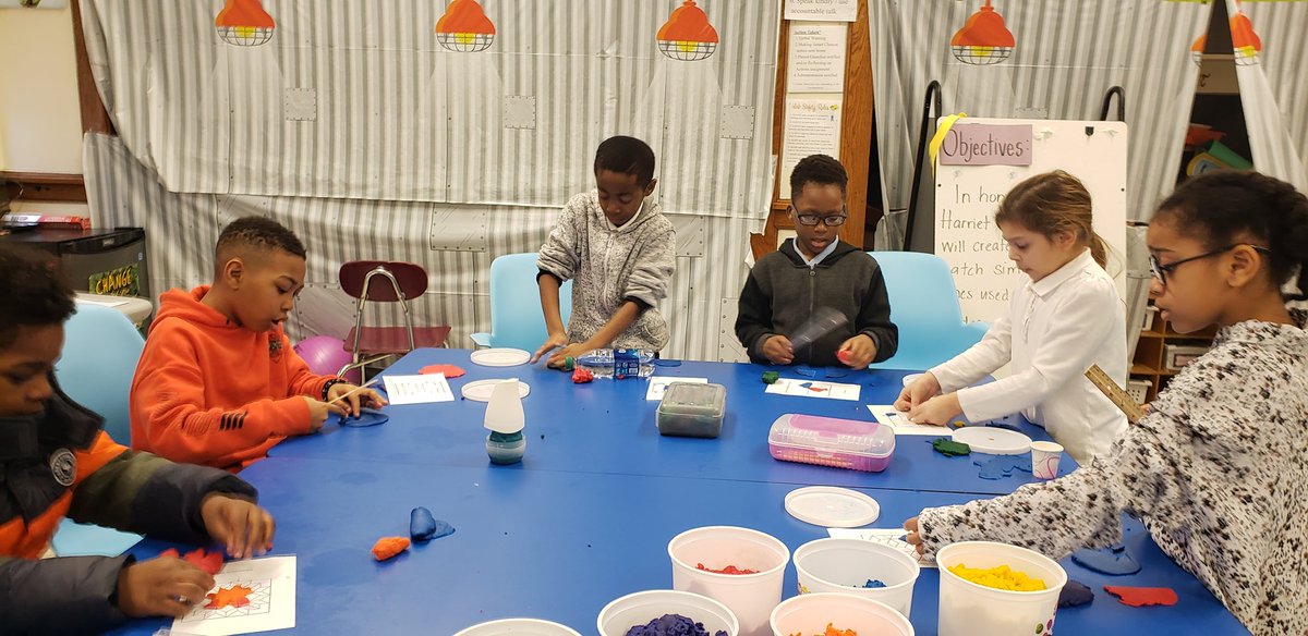 DormannKate's tweet photo. In honor of Harriet Tubman, students created quilt patches similar to the ones seen on the Underground Railroad #thepatchworkpath #BlackHistoryMonth #goodtogreat @sacademy268 https://t.co/ZAteRwsnhF