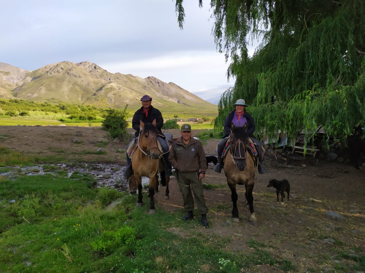 Carab_Maule's tweet photo. #Linares: Carabineros de la avanzada fronteriza #ElDial desarrollan permanentementes amplios despliegues de seguridad, soberanía y de acercamiento con la comunidad del sector o sus visitantes. #GraciasCarabineros #OrdenyPatria https://t.co/T3UcfwgCat