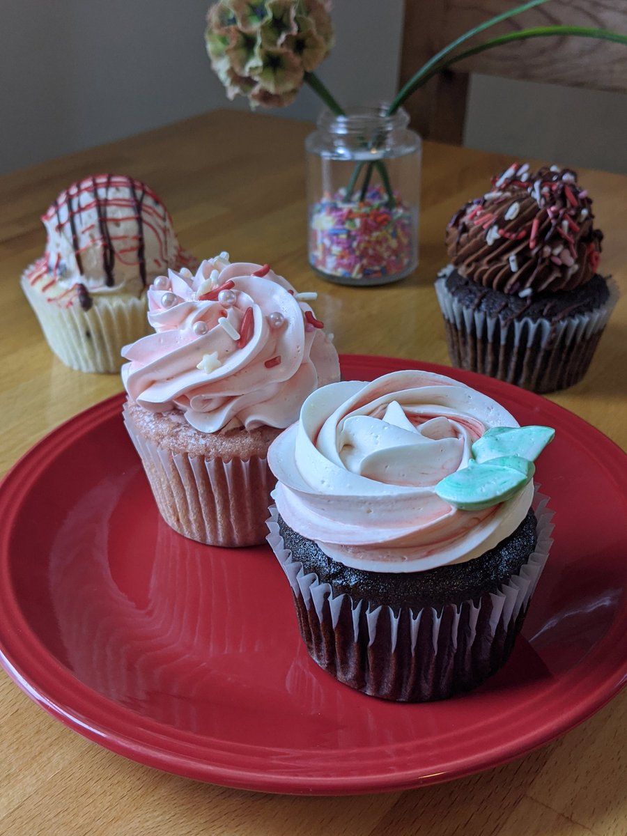 We have our Valentine's Day cupcakes available both today and tomorrow at our Minneapolis and White Bear Lake locations.