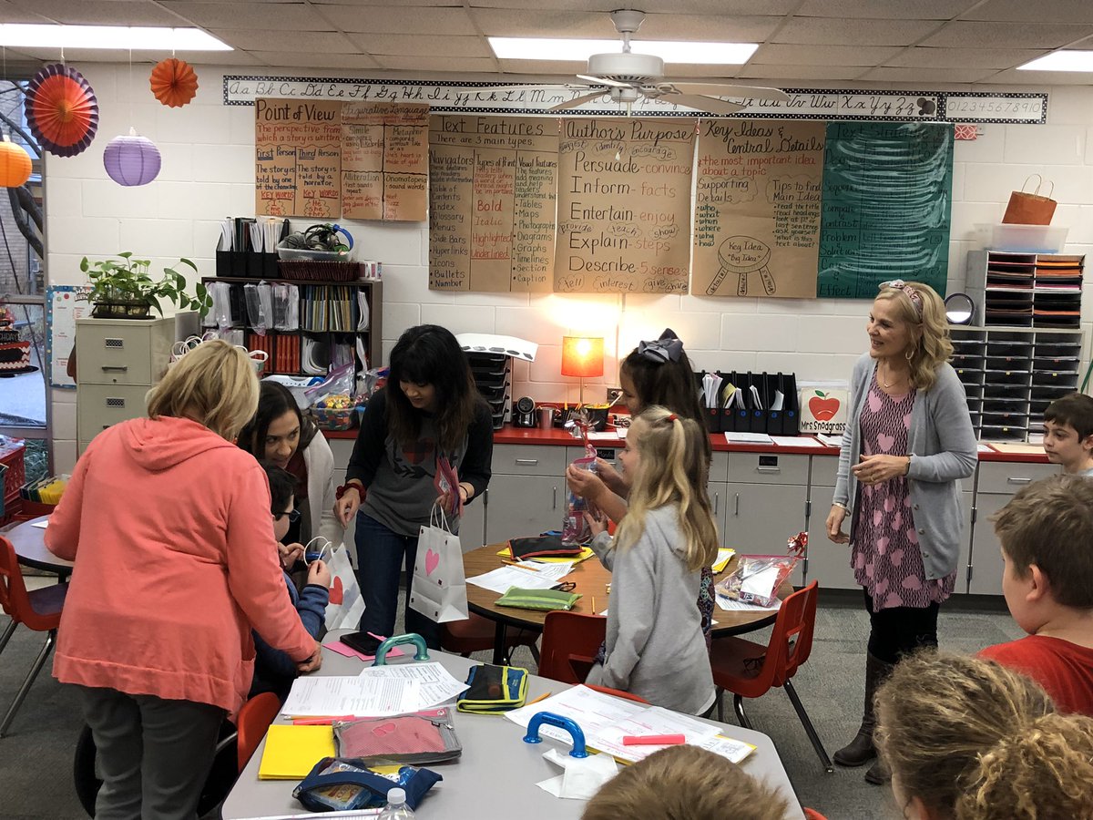 SnodgrassElla's tweet photo. Sharing some Valentine love with our Life Skills friends brought such joy to us! #lLISDFutureFocus https://t.co/HzSojFABHE