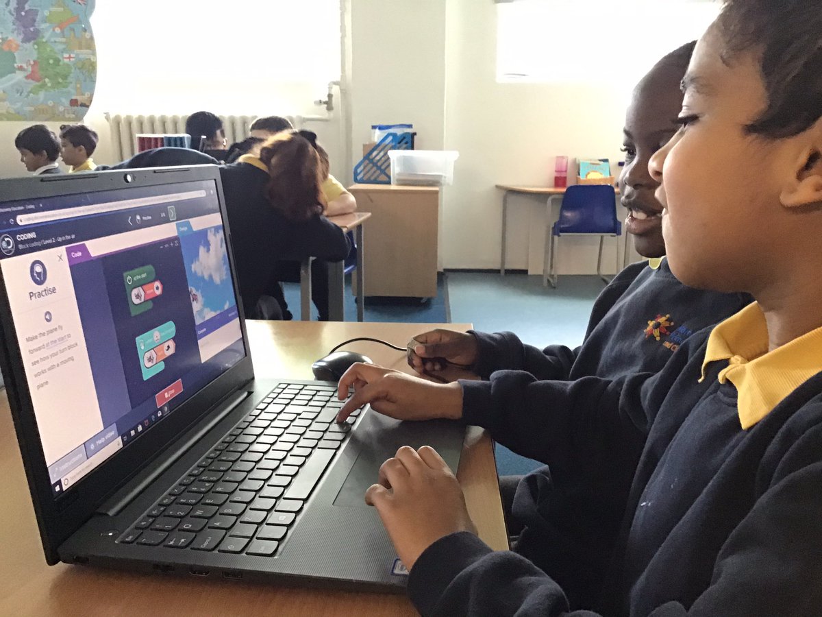 Morningside_ps's tweet photo. #year2 enjoyed their #espressocoding V2.0 lesson making their aeroplanes turn and change directions by inputting different keys #IT #Comouting #ICT https://t.co/TUsxMaLGUZ