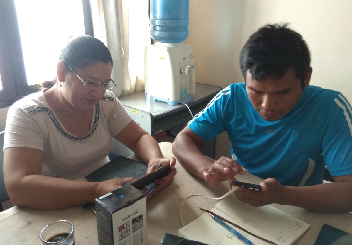 cejis_bolivia's tweet photo. Estamos con los monitores socioambientales de la #CICOL, capacitando en el manejo de aplicaciones móviles, que les permitirá realizar el monitoreo socioambiental y sociocultural en sus regiones. 
#GestiónTerritorial
https://t.co/IKsgAuEvhU https://t.co/402pIG6pNt