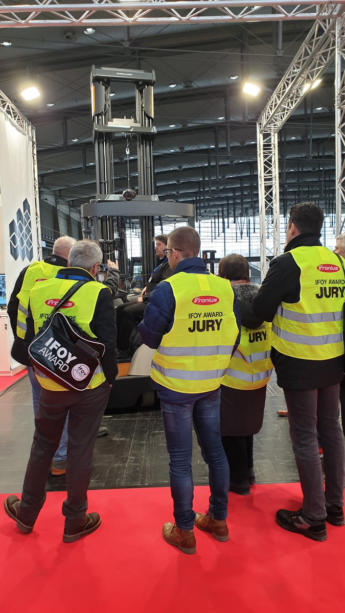 crown_es's tweet image. Hoy ha sido el segundo y último día de test para los nominados a los #IFOYawards. Nuestra flamante retráctil de la Serie #ESR1000 ya ha sido presentada al jurado. Los ganadores serán anunciados el 20 de abril.
¡Cruzamos los dedos! 🤞