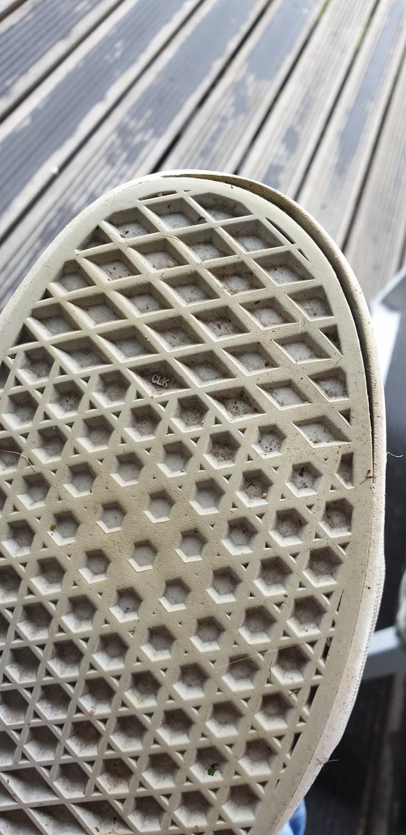 Hey <a href="/VANS_Europe/">VANS Europe</a>, I have a problem. Bought these white SK8-HI last year, which I love, and the rim and sole don't want to play together anymore. Not happy, can you help me out?