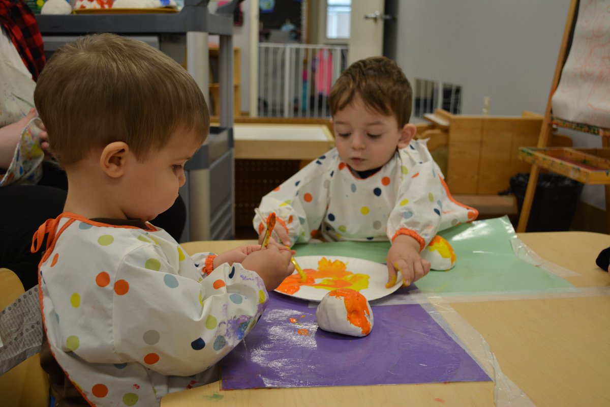 hms_hockessin's tweet photo. Keeping busy in the Dragonfly Room! #hmsde #toddlers https://t.co/g7inRMoAlD