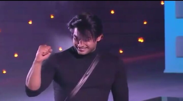 DILSIDSINGH's tweet photo. °Kahate °Hain °Hero °Ki °Entry °Hamesha °Dhamaakey °Sey °HOTY Hai!!🦸
HERO °TOH °AAP °THEY °HII..💪🤗

Seeing •This •Scene •We •All •Have Tears •in •Our •Eyes👀😭

SID You Have To Bring The Trophy🏆 @sidharth_shukla

#SidharthShukla #BB13  #BringTheTrophyHome #Sidhearts https://t.co/UUOdPgMhLO
