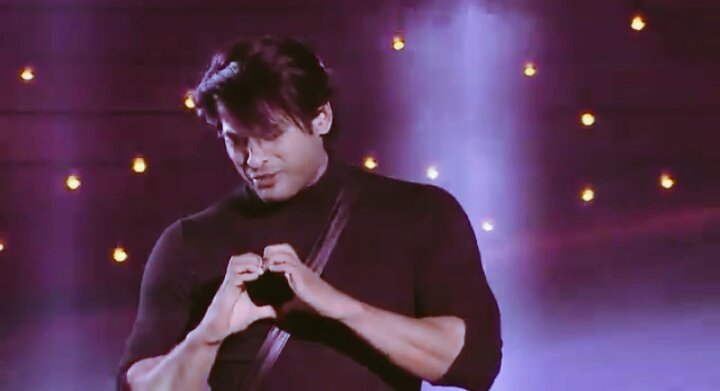 DILSIDSINGH's tweet photo. °Kahate °Hain °Hero °Ki °Entry °Hamesha °Dhamaakey °Sey °HOTY Hai!!🦸
HERO °TOH °AAP °THEY °HII..💪🤗

Seeing •This •Scene •We •All •Have Tears •in •Our •Eyes👀😭

SID You Have To Bring The Trophy🏆 @sidharth_shukla

#SidharthShukla #BB13  #BringTheTrophyHome #Sidhearts https://t.co/UUOdPgMhLO