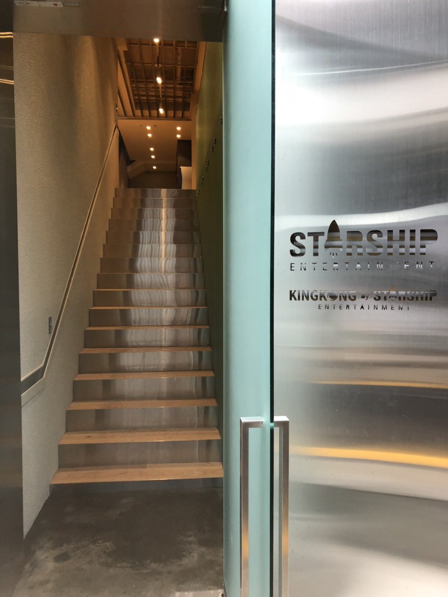 โอ้โหหหหห ตึกใหม่อีชิป มึงดูความเงาของบันไดขึ้นตึก โอ้โหหหหหหหหหห