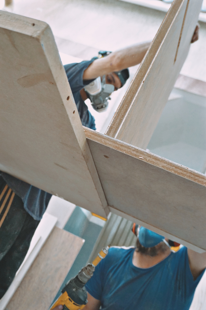 CapitalDesignBo's tweet image. Dentro de la elaboración de cada trabajo que realizamos, siempre hay algunas piezas que son más complejas que otras, pero hasta la más sencilla debe quedar perfecta para que todo el diseño funcione. 🔨

capitaldesignbogota.com