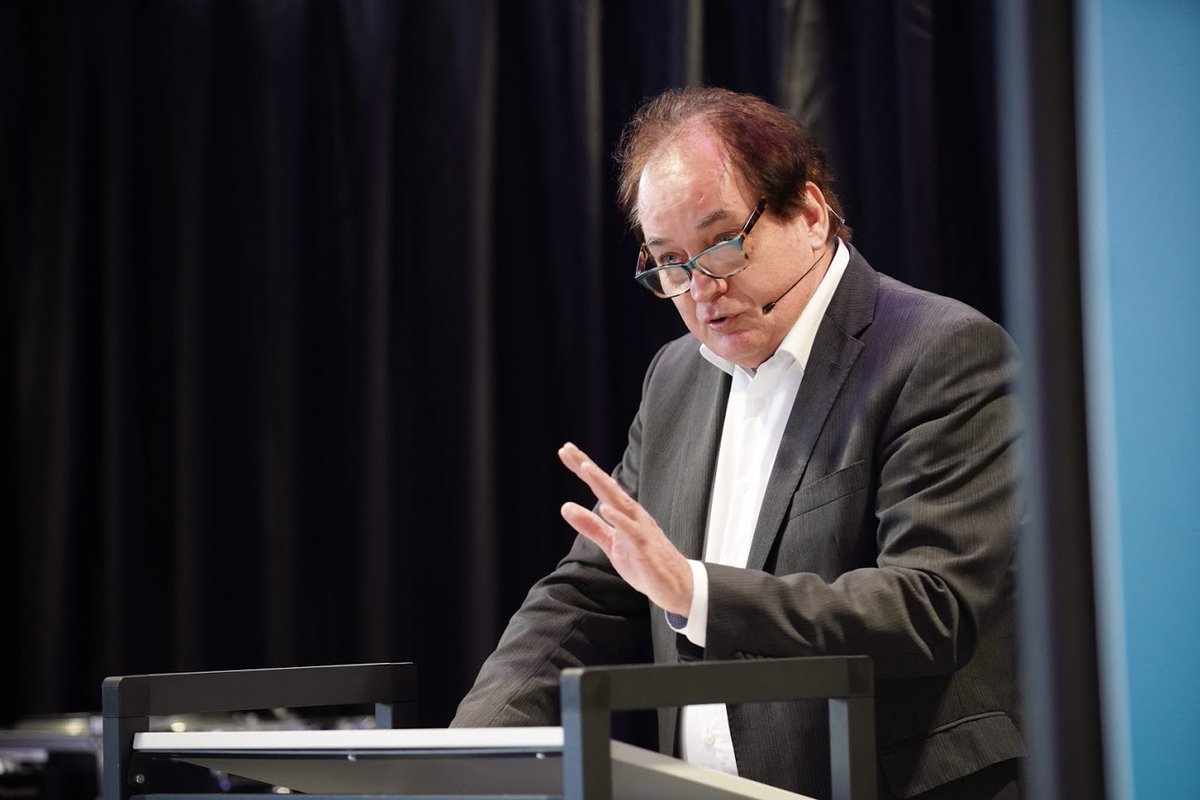 LeidenDelftEras's tweet image. ‘Voor de grote transities in de samenleving zijn wetenschappelijke doorbraken noodzakelijk. En om dat te realiseren is interdisciplinaire samenwerking nodig.’ 
- Wim van den Doel, de nieuwe Chair van #leidendelfterasmus #joinournetwork #maatschappelijkbelang