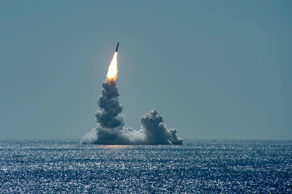 #USNavy sea-based nuclear deterrence = #NavyLethality

A scheduled test flight of a Trident II missile from #USSMaine (SSBN-741), an Ohio-class ballistic missile submarine, conducted off the coast of San Diego, California, Feb 12.

Details: navy.mil/submit/display…